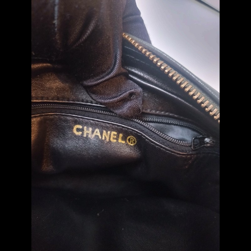 Chanel 金鍊深綠皮革V格斜背相機包-22