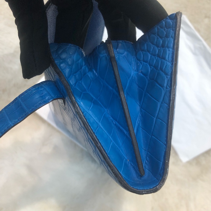 Hermes 電光藍鱷魚皮金扣 Kelly wallet XC424-9