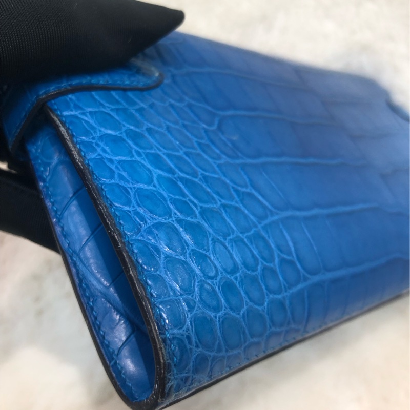 Hermes 電光藍鱷魚皮金扣 Kelly wallet XC424-13
