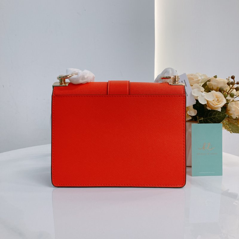 MS0668	Michael Kors 邁可寇斯翻蓋式鍊帶包包 Greenwich Crossbody Saffiano Leather-1