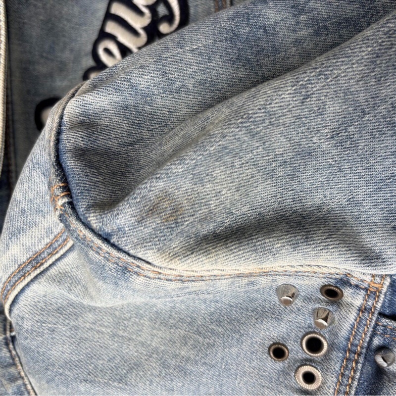 Gucci 古馳 淺藍色水洗做舊虎頭刺繡鉚釘設計牛仔外套 重工款-12