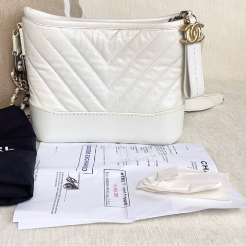 Chanel 香奈兒 V紋流浪包小號 全白 牛皮