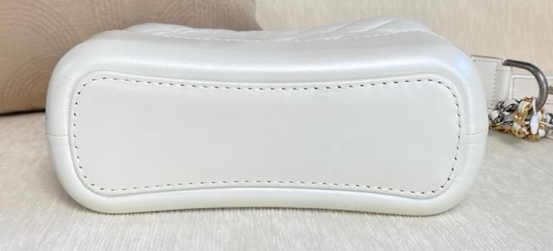 Chanel 香奈兒 V紋流浪包小號 全白 牛皮-4