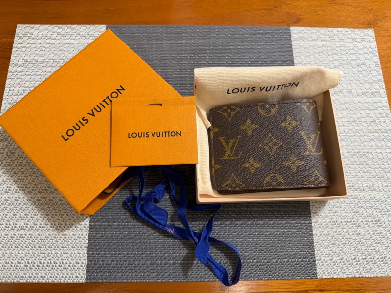 Louis Vuitton 路易威登 LV M60895 Monagram 老花 經典花紋 對折 短夾-0