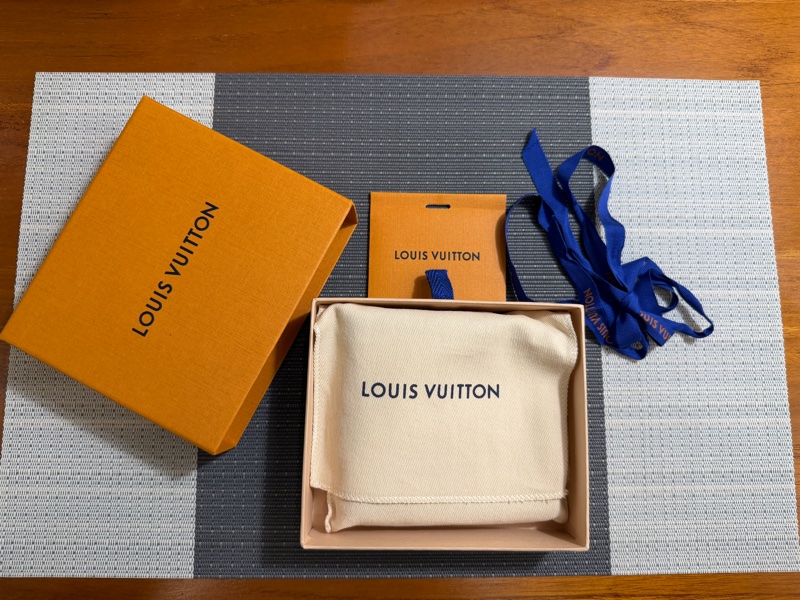Louis Vuitton 路易威登 LV M60895 Monagram 老花 經典花紋 對折 短夾-3