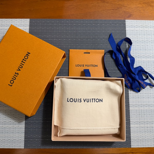 Louis Vuitton 路易威登 LV M60895 Monagram 老花 經典花紋 對折 短夾-9