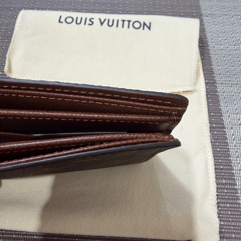 Louis Vuitton 路易威登 LV M60895 Monagram 老花 經典花紋 對折 短夾-10