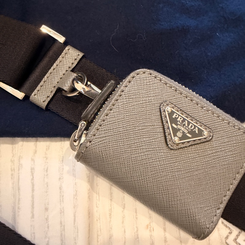 PRADA Safiano皮革肩背袋-1