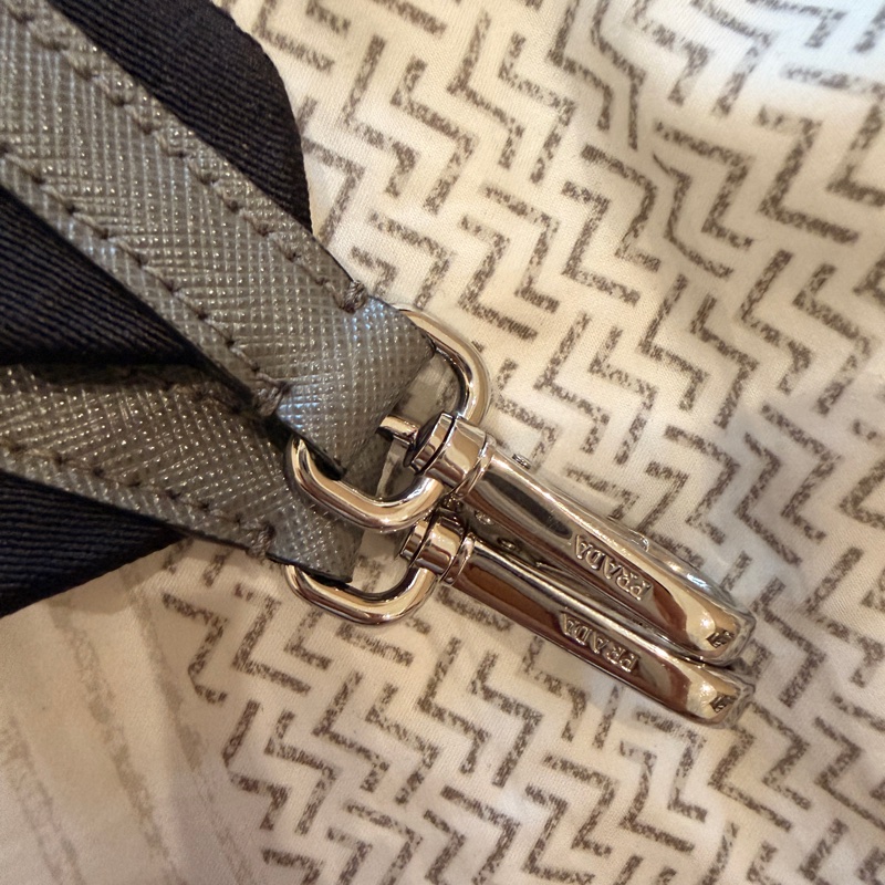 PRADA Safiano皮革肩背袋-2