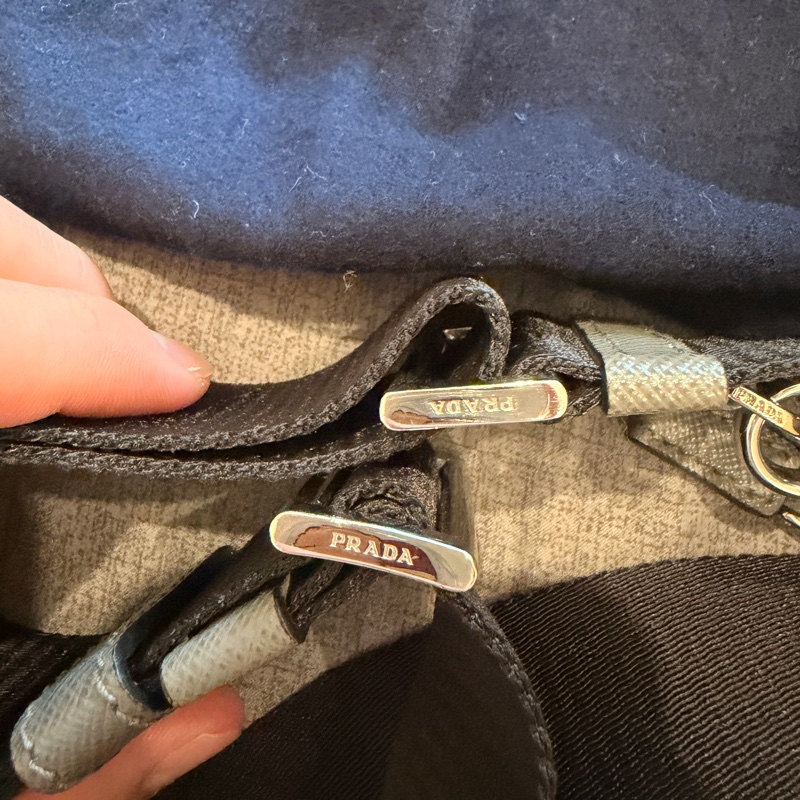 PRADA Safiano皮革肩背袋-3