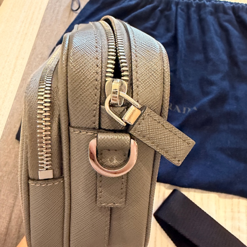 PRADA Safiano皮革肩背袋-7