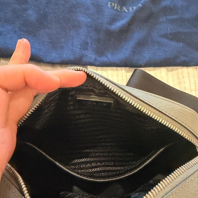 PRADA Safiano皮革肩背袋-8