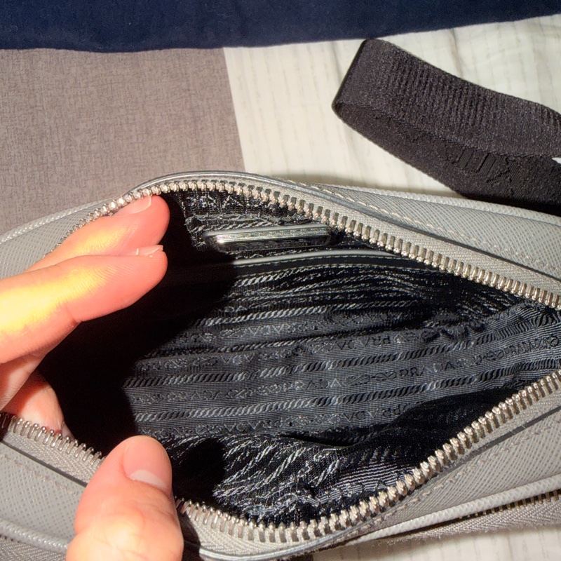 PRADA Safiano皮革肩背袋-9