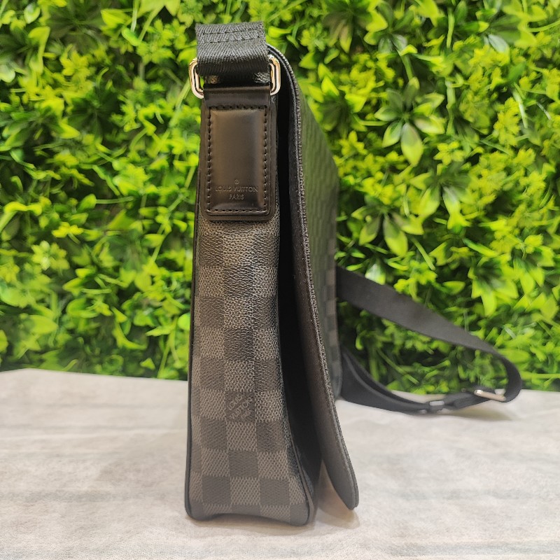 Louis Vuitton District-2