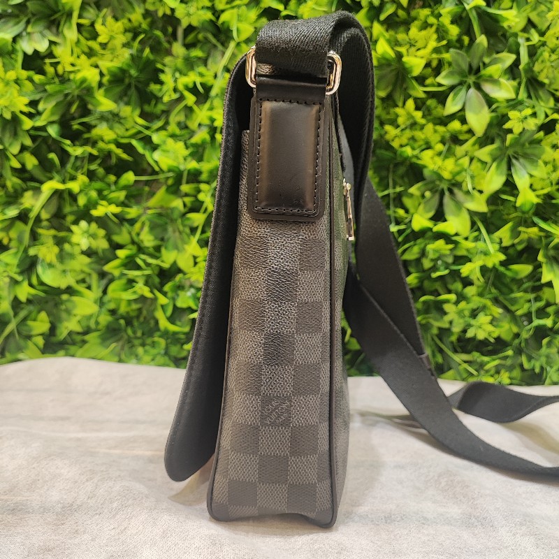 Louis Vuitton District-3