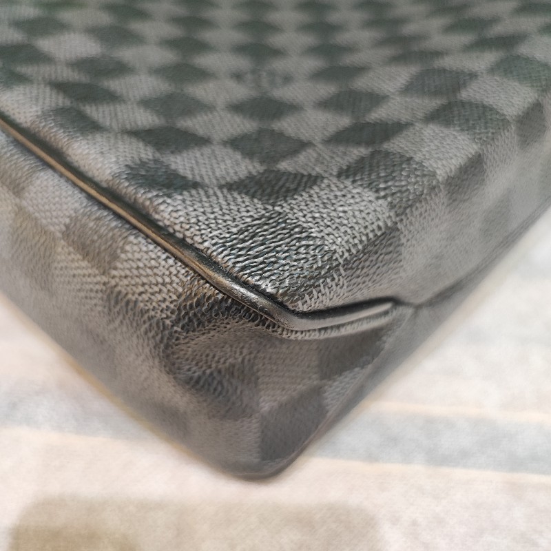 Louis Vuitton District-7