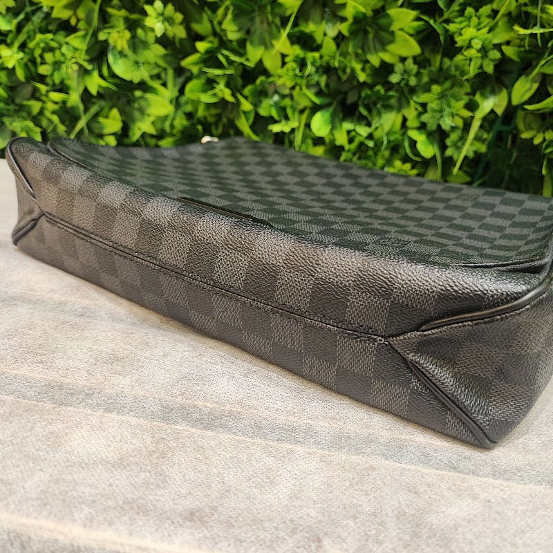 Louis Vuitton District-9