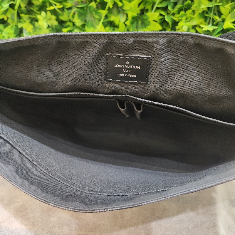 Louis Vuitton District-10