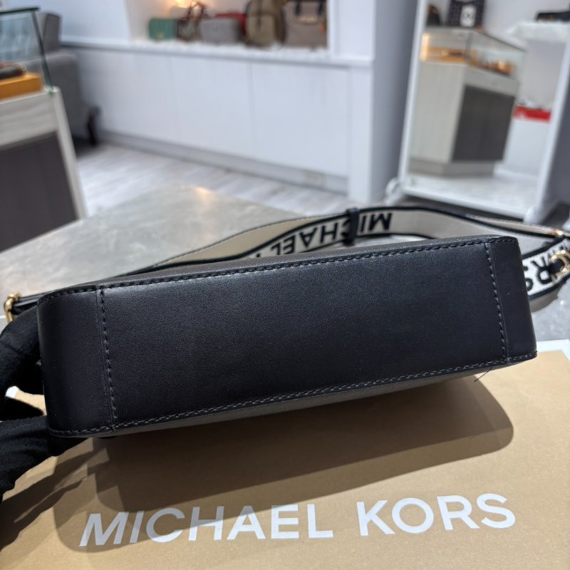 【🔥全新品】 MK金字防刮皮革附小袋三合一斜背包-5