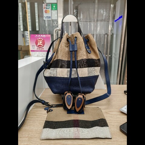 Burberry bucket bag