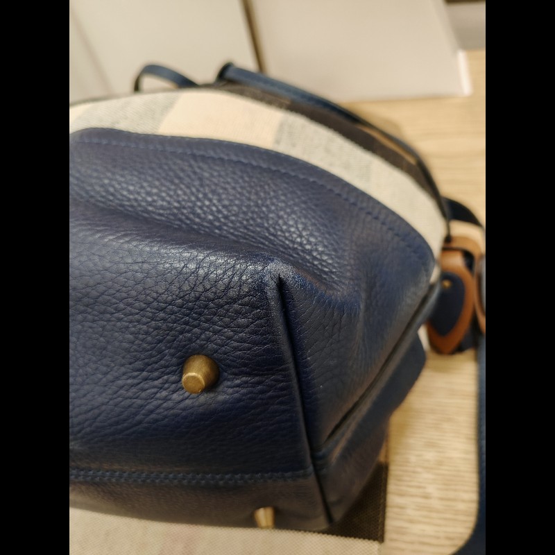 Burberry bucket bag-5