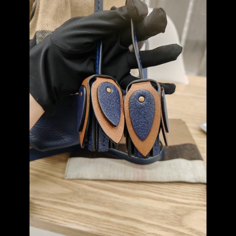 Burberry bucket bag-10