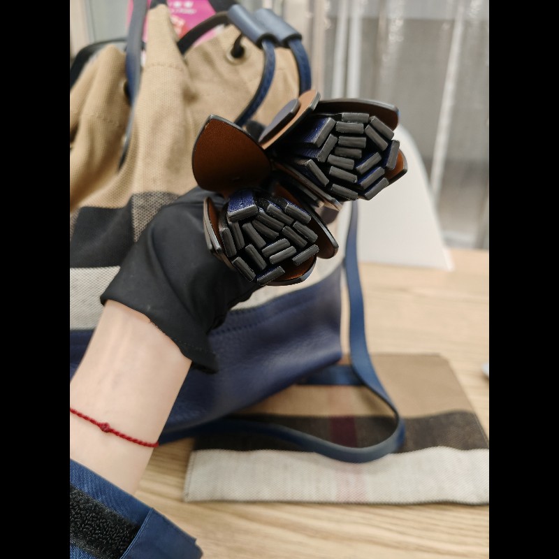 Burberry bucket bag-11