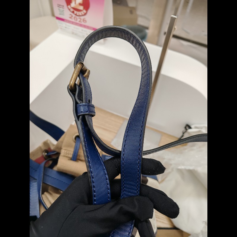 Burberry bucket bag-18