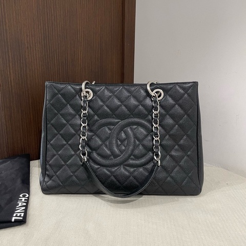 Chanel香奈兒黑銀荔枝牛GST，鐳射19開，尺寸33/24/13cm