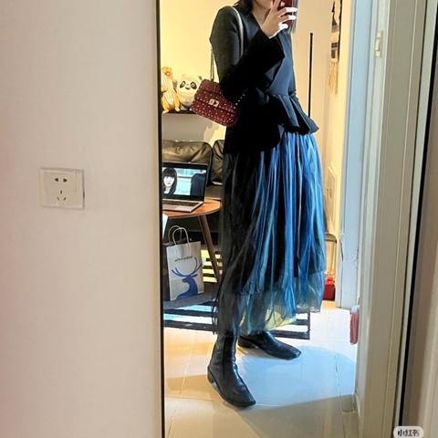 VALENTINO spike系列 紅色鉚釘小號肩背斜背包 20*12*5.5  9新 配件塵袋