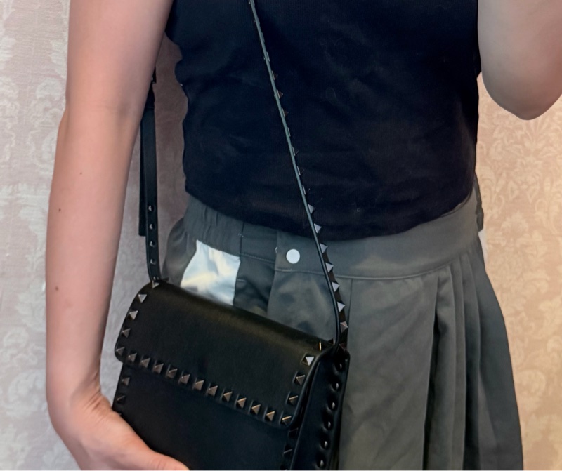 華倫天奴 鉚釘  黑色皮革 托特包 手提包 腋下包 側背包 斜挎包 斜背包 皮革 中古 英倫風  valentino bag black rockstud-5