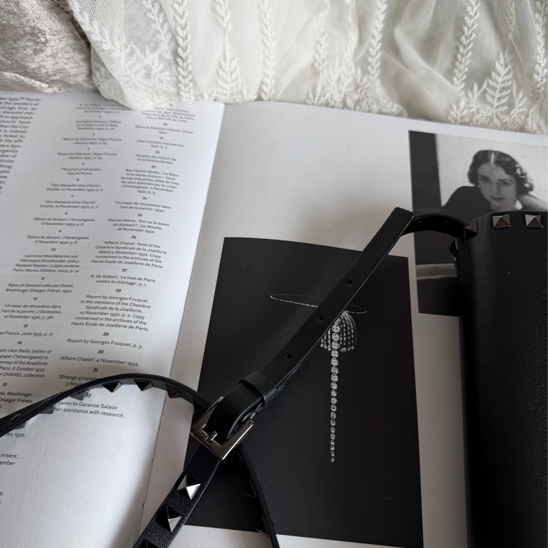 華倫天奴 鉚釘  黑色皮革 托特包 手提包 腋下包 側背包 斜挎包 斜背包 皮革 中古 英倫風  valentino bag black rockstud-18