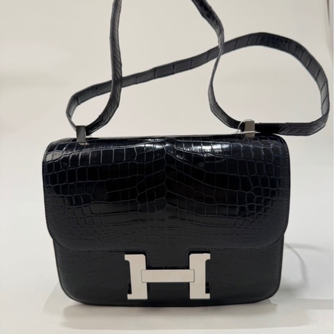 🐎【Hermès Constance 24 尼羅鱷 🐊深海藍 銀扣｜兩點 Crocodile Niloticus】