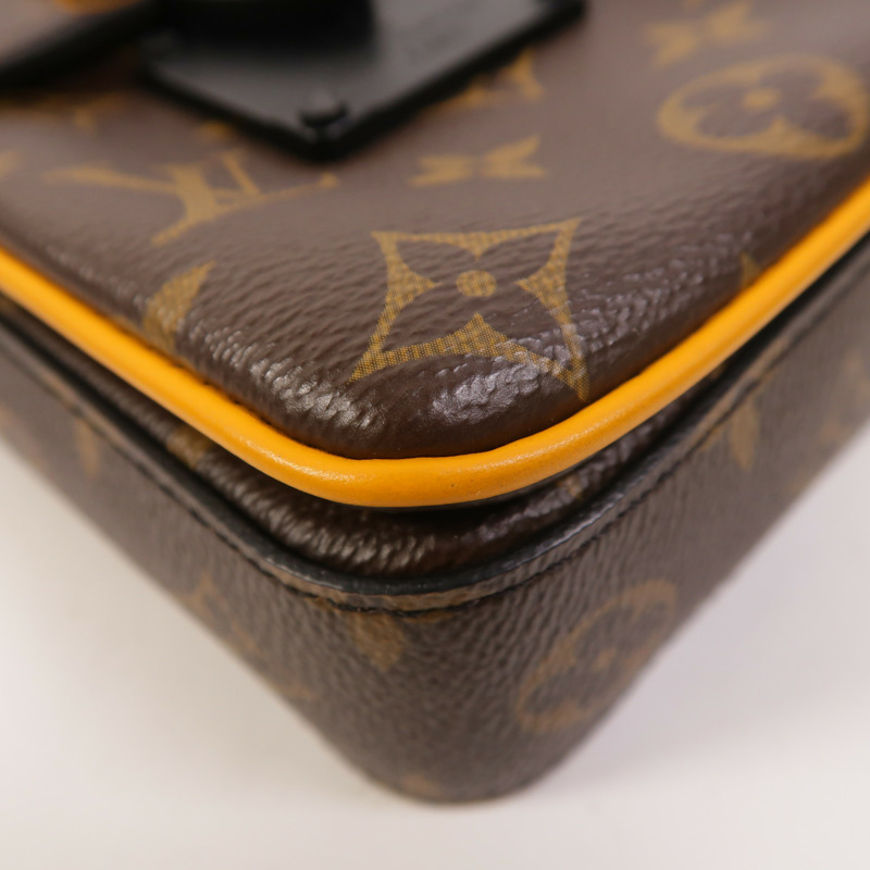 LOUIS VUITTON Monogram S-Lock Vertical Wearable Wallet肩背袋-10