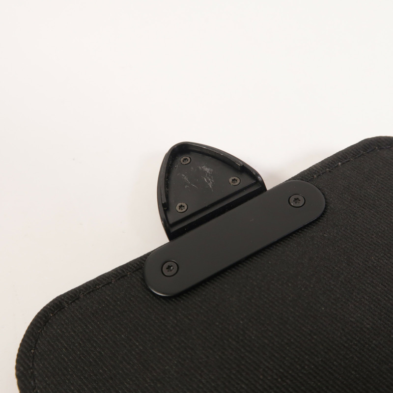 LOUIS VUITTON Monogram S-Lock Vertical Wearable Wallet肩背袋-14