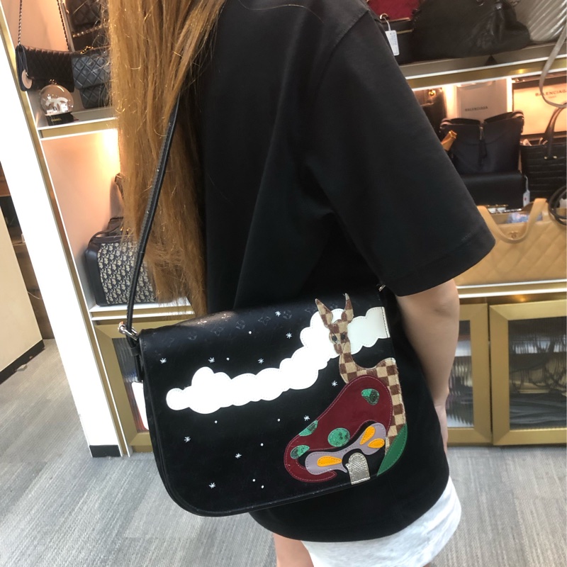 LV 童話系列斜孭袋 XB415-8