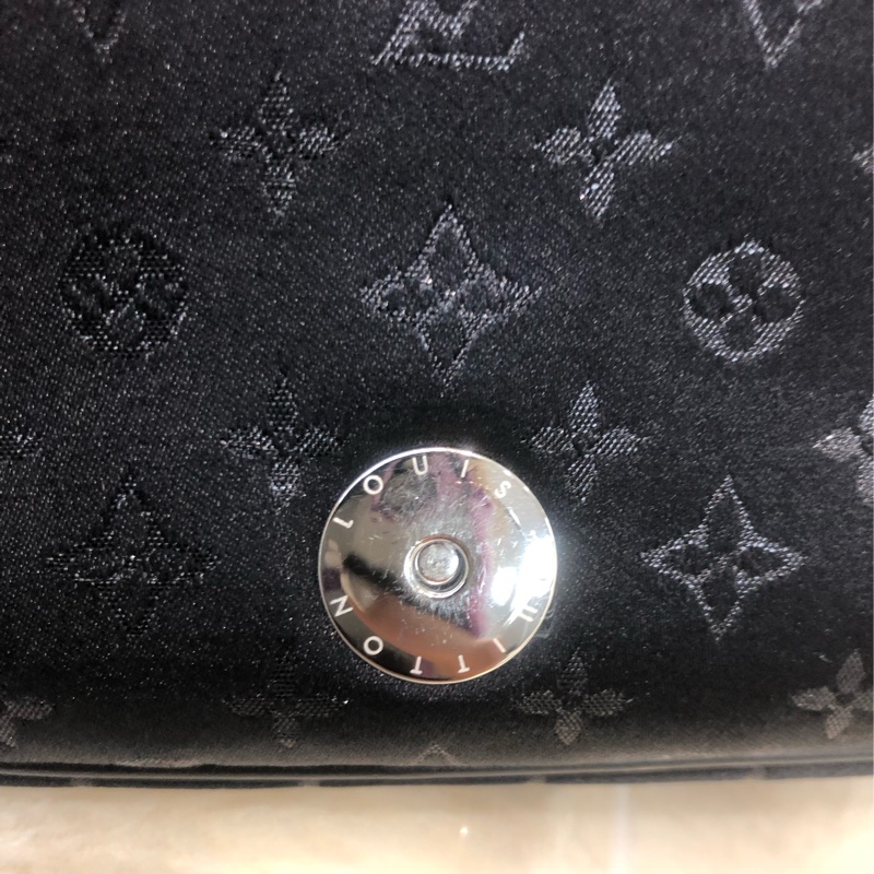 LV 童話系列斜孭袋 XB415-12