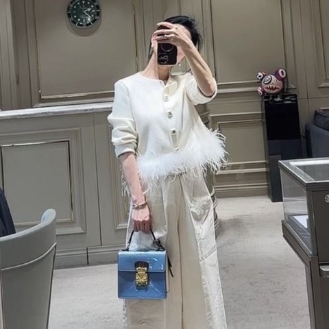 LV 藍色漆皮拼皮金扣手提肩背包. 19*17*9  9新 配件肩帶 皮牌 塵袋