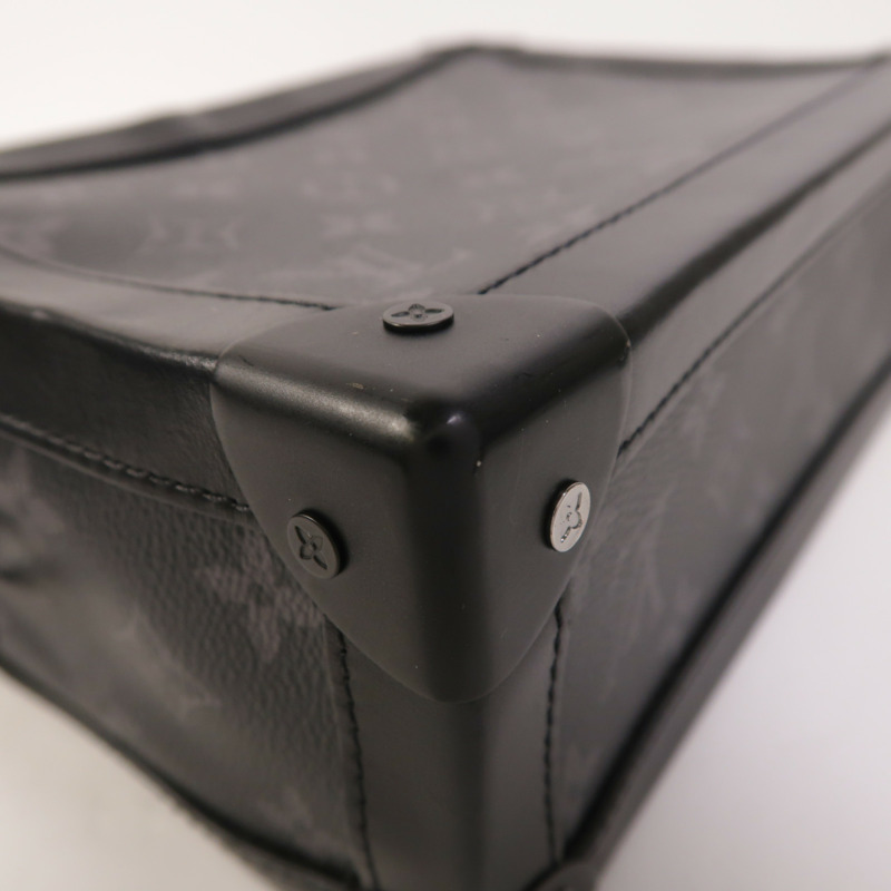 LOUIS VUITTON Monogram Eclipse Soft Trunk肩背袋-11