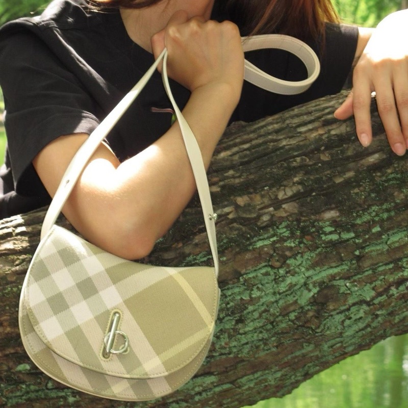 Burberry Horse 8081407 ( Beige )-2