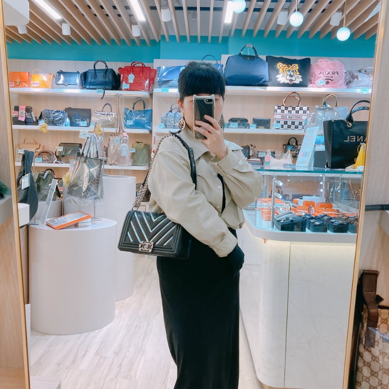 MS0677 Chanel 香奈兒中號翻蓋式鍊帶包包 Boy Medium Chevron Calfksin and PVC Holographic-1