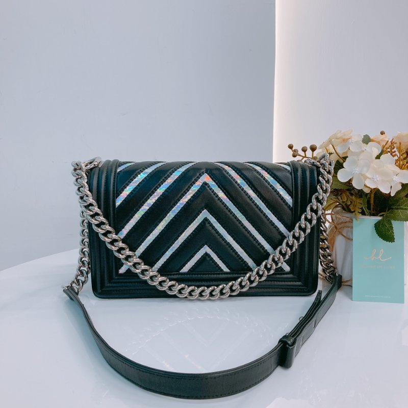 MS0677 Chanel 香奈兒中號翻蓋式鍊帶包包 Boy Medium Chevron Calfksin and PVC Holographic-2