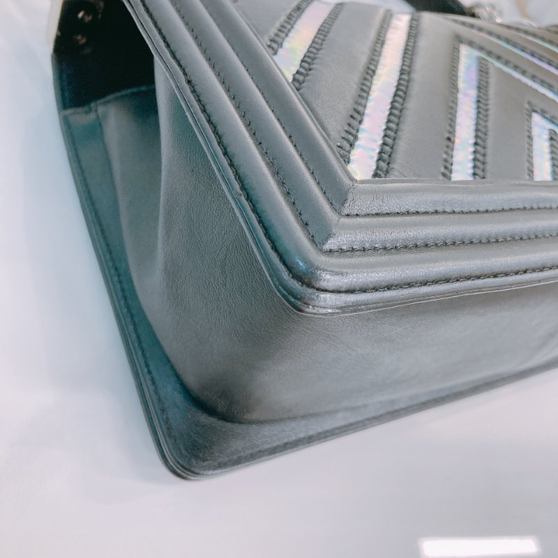 MS0677 Chanel 香奈兒中號翻蓋式鍊帶包包 Boy Medium Chevron Calfksin and PVC Holographic-8