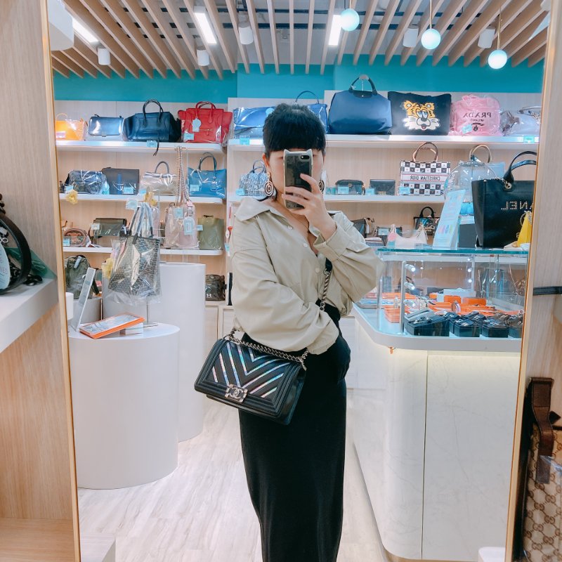 MS0677 Chanel 香奈兒中號翻蓋式鍊帶包包 Boy Medium Chevron Calfksin and PVC Holographic-9