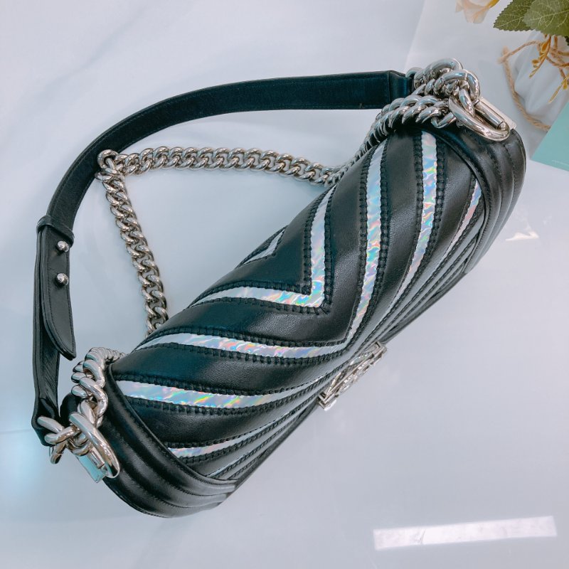 MS0677 Chanel 香奈兒中號翻蓋式鍊帶包包 Boy Medium Chevron Calfksin and PVC Holographic-11