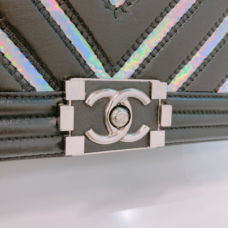 MS0677 Chanel 香奈兒中號翻蓋式鍊帶包包 Boy Medium Chevron Calfksin and PVC Holographic-12