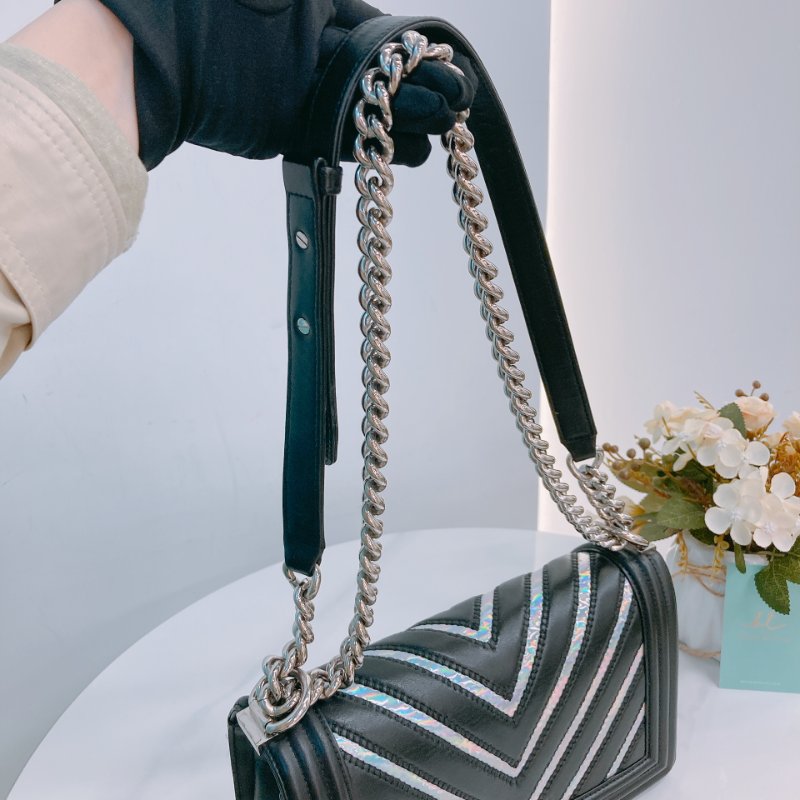 MS0677 Chanel 香奈兒中號翻蓋式鍊帶包包 Boy Medium Chevron Calfksin and PVC Holographic-15