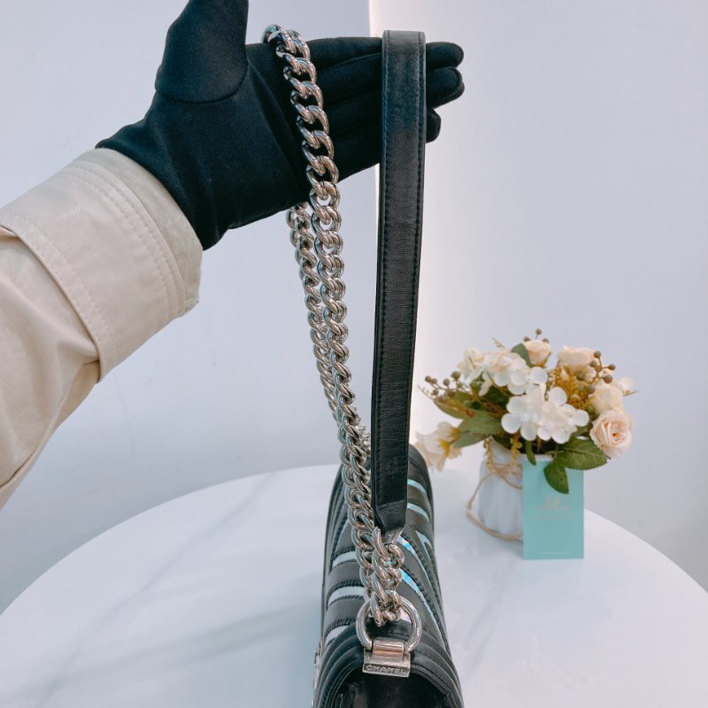 MS0677 Chanel 香奈兒中號翻蓋式鍊帶包包 Boy Medium Chevron Calfksin and PVC Holographic-17