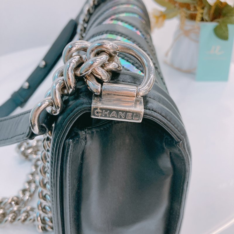 MS0677 Chanel 香奈兒中號翻蓋式鍊帶包包 Boy Medium Chevron Calfksin and PVC Holographic-18