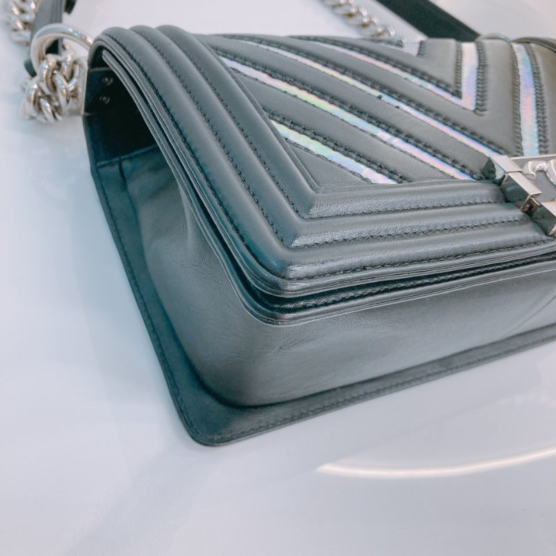 MS0677 Chanel 香奈兒中號翻蓋式鍊帶包包 Boy Medium Chevron Calfksin and PVC Holographic-25